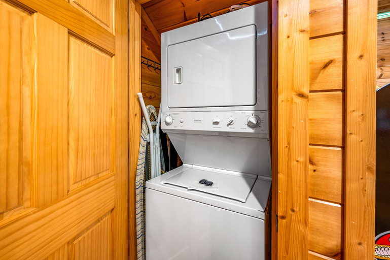 Room 4, Amazing Views w Gameroom Hot Tub Pool, Sevier