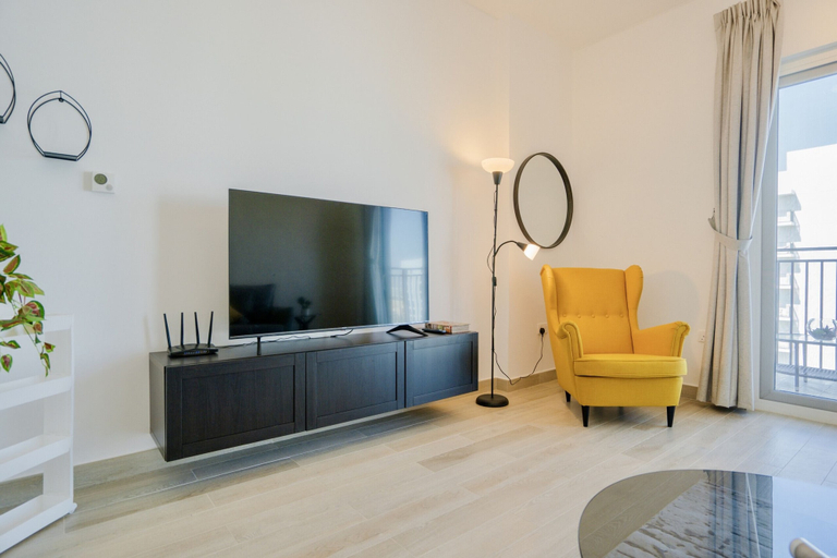 Room 2, Modern Yas Island Escape w Peaceful Canal Views, Yas Island