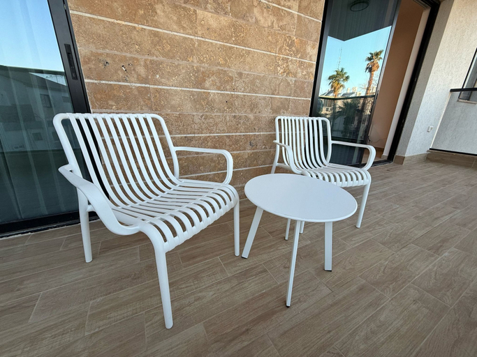 Others 3, J&G Suites
