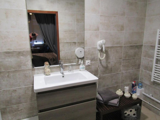 Bathroom 5, Au Nid Du Thil, Oise