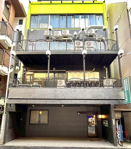 Exterior & Views