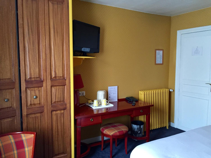 Bedroom 3, Hotel de Normandie, Eure