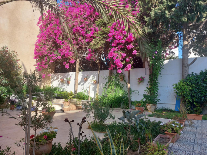Others 4, Villa Azaiiza, Akouda