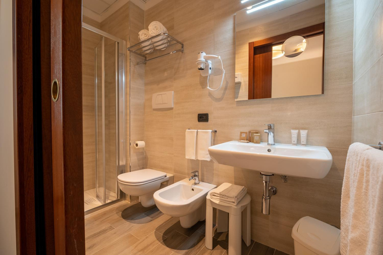Bathroom 5, Regina Elena Dependance, Genova
