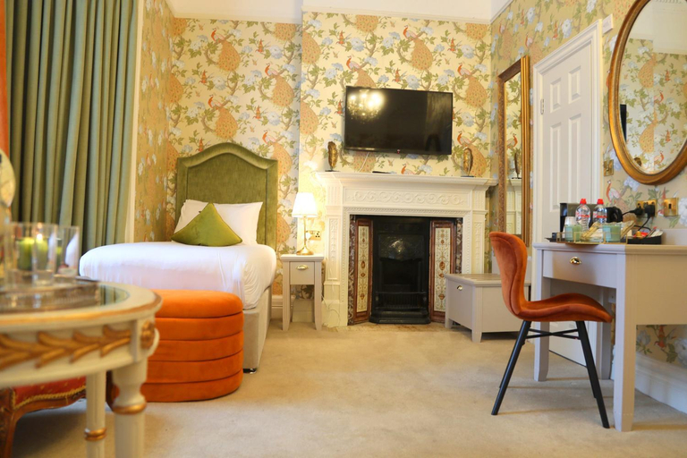 Bedroom 3, Kilronan House, Dublin