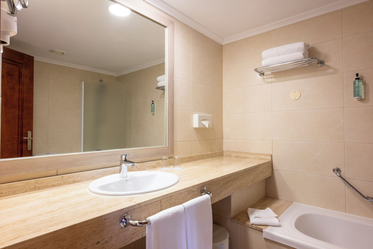 Bathroom 4, Landmar Costa los Gigantes Family Resort, Santa Cruz de Tenerife