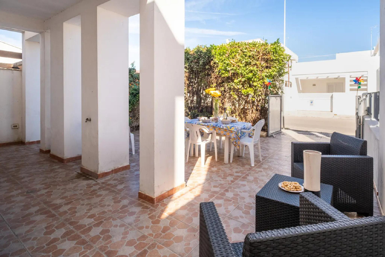 Food & Drinks 3, PRIVATE VILLA WITH Wi-Fi, PARKING AND AIR CONDITIONING, Lecce