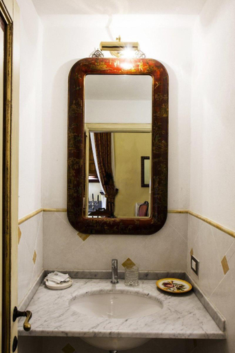 Bathroom 5, Villa Il Fedino, Florence
