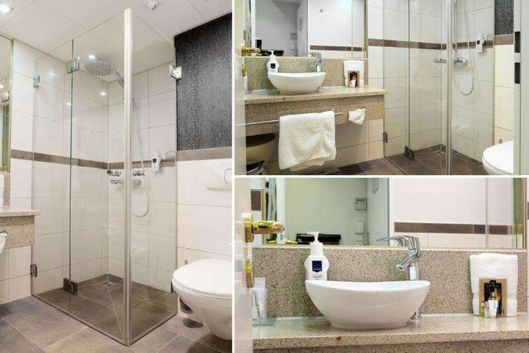 Bathroom 5, Hotel An der Wasserburg, Wolfsburg