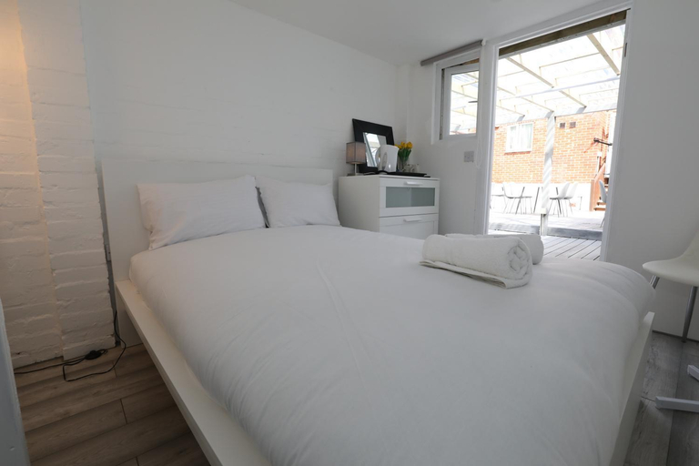 Bedroom 3, Anchor Hotel, London