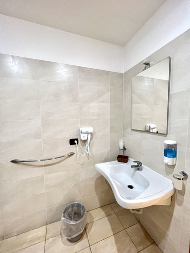 Bathroom 4, Hotel Como, Syracuse