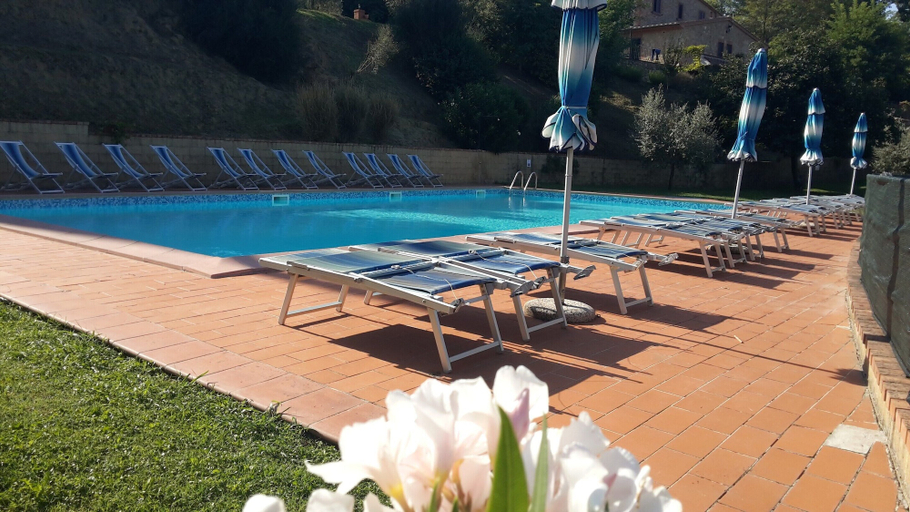 Pool 2, Lavish Holiday Home in Volterra With Pool, Pisa
