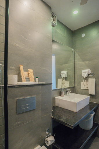 Bathroom 5, Ahuja Residency, Dlf Phase II, Gurgaon