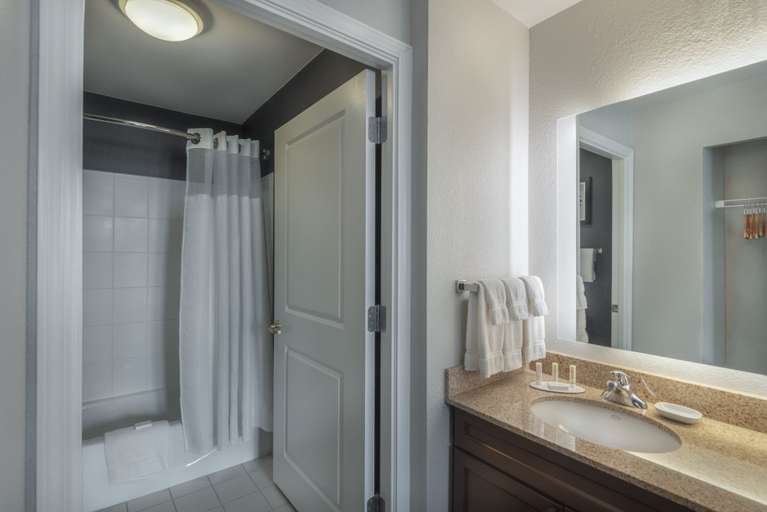 Bathroom 4, Residence Inn by Marriott Washington, DC National Mall, Washington D.C.