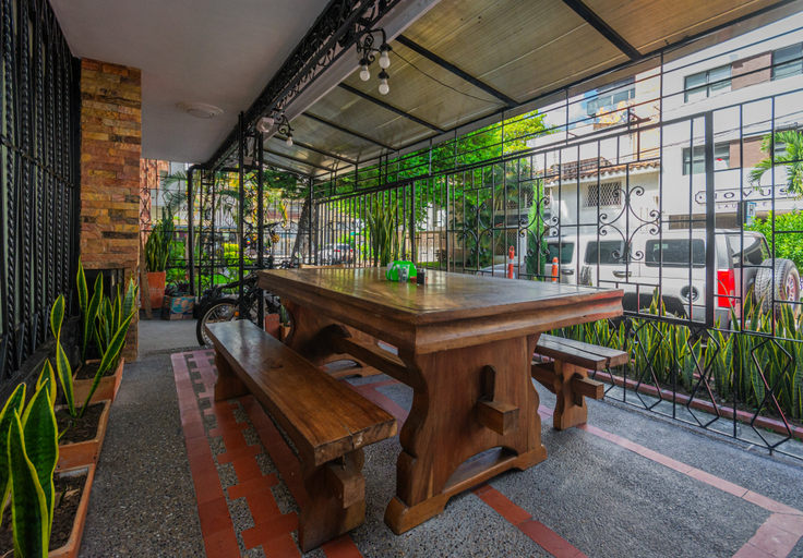 Food & Drinks 2, Hotel Lares 70 Laureles, Medellín