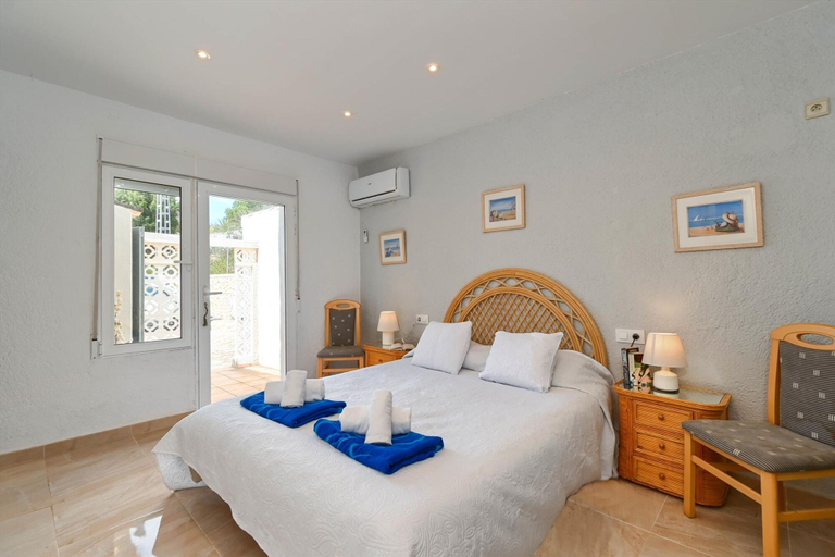 Room 2, Ker Blanc in J vea With 5 Bedrooms and 4 Bathrooms, Alicante