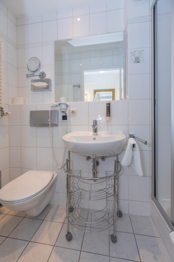Bathroom 4, Hotel Zum Bar, Harz