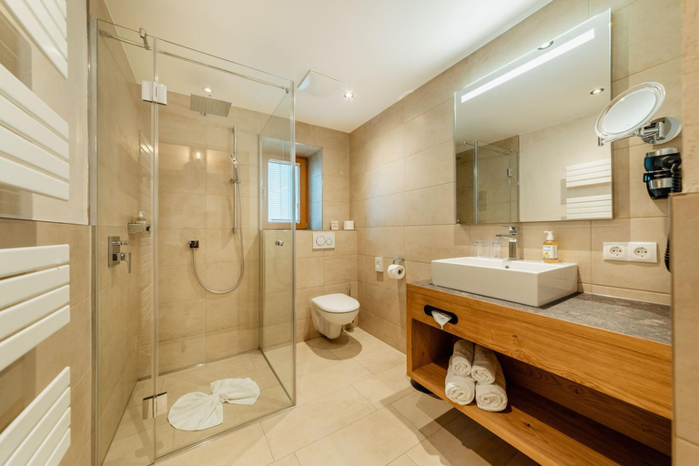 Bathroom 3, Krauterhotel Hochzillertal, Schwaz