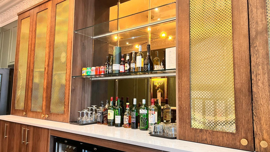 Food & Drinks 5, The Portico hotel, London