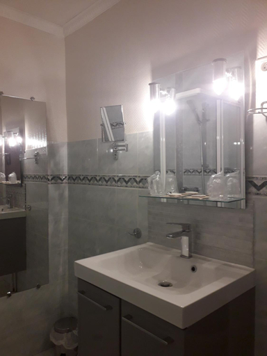 Bathroom 3, Hotel Le Beauregard, Ain