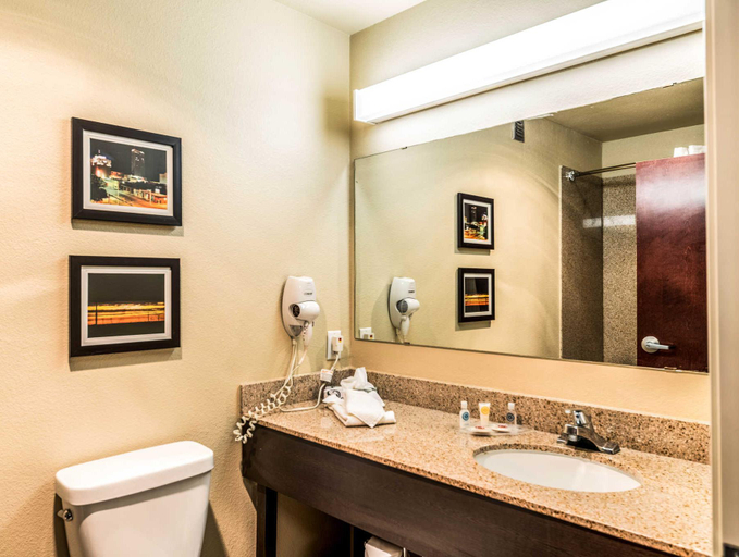 Bathroom 5, Hawthorn Extended Stay by Wyndham Amarillo, Randall