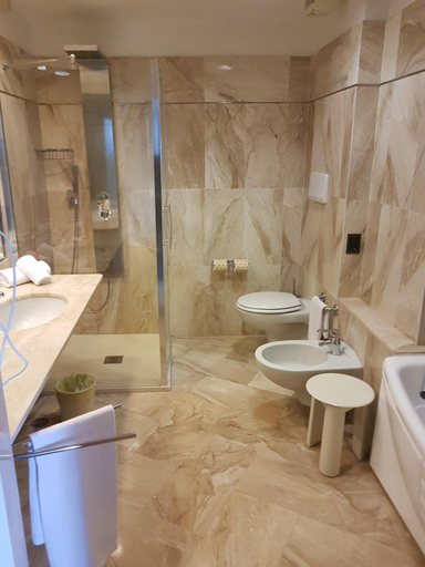 Bathroom 5, Circeo Park Hotel, Latina