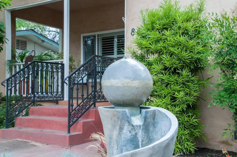 Room 4, Seq Parks-hot Tub Fire Pit Koi Pond Outdoor Kitch, Tulare