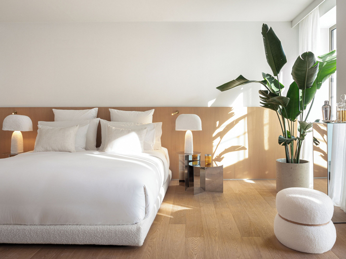 Bedroom 3, The Roc Club, A Hotel to Live, Attica