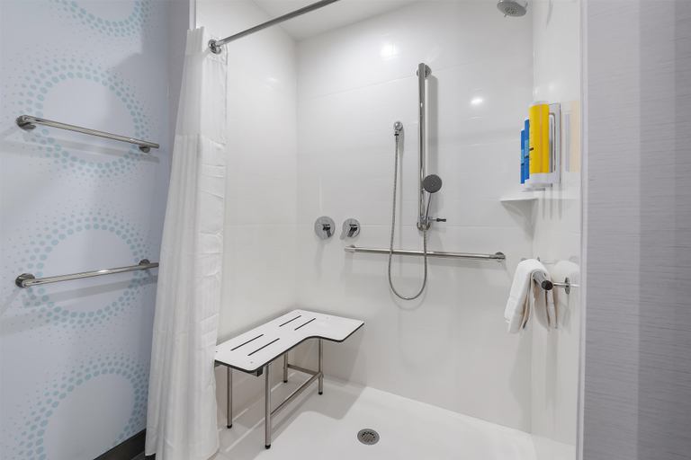 Bathroom 4, Tru By Hilton Cape Girardeau, Cape Girardeau