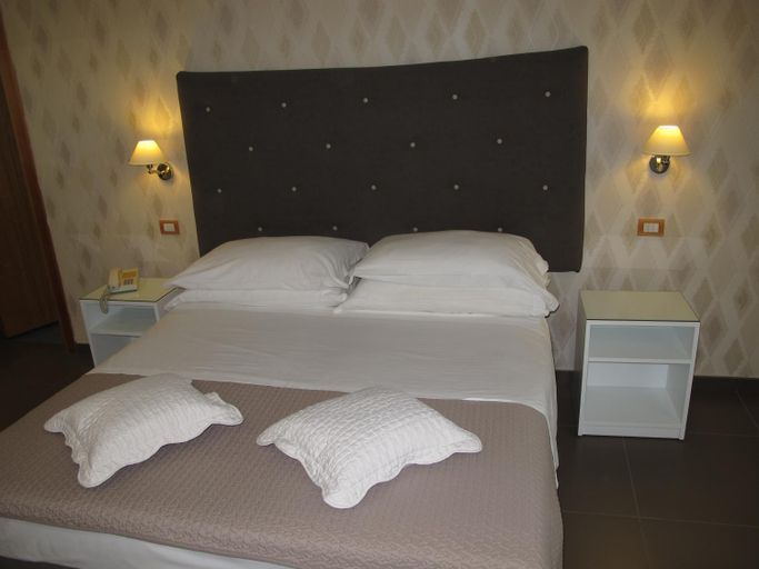 Bedroom 3, Hotel Club, Napoli