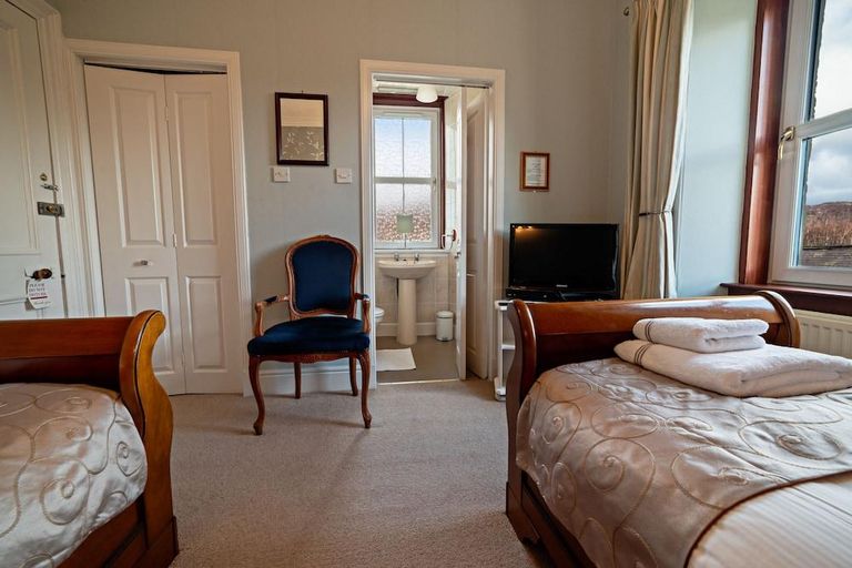 Bedroom 2, The Rowan Tree Country Hotel, Highland