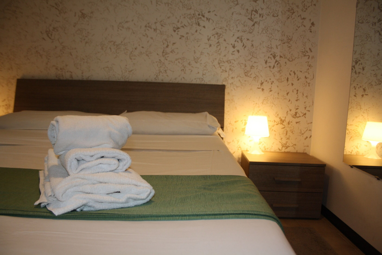 Bedroom 2, Apiro 11 Apartment, Rome