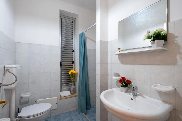 Bathroom 3, PRIVATE VILLA WITH Wi-Fi, PARKING AND AIR CONDITIONING, Lecce