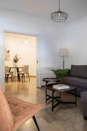 Room 5, Stylish 1BR Retreat Near Alimos Beach Tram, Attica