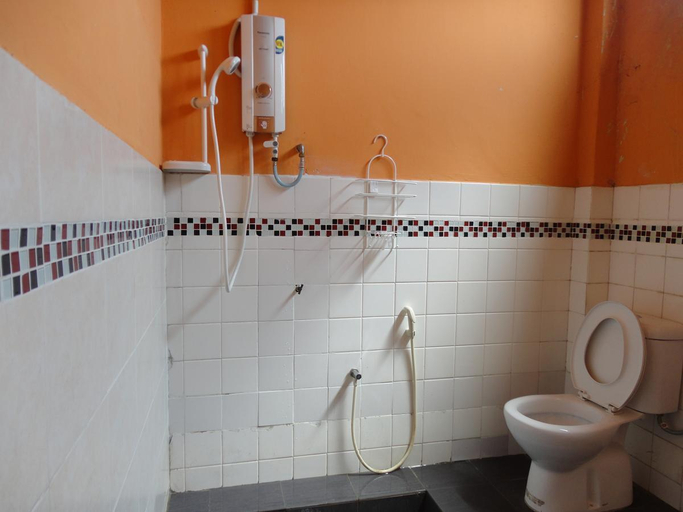 Bathroom 14