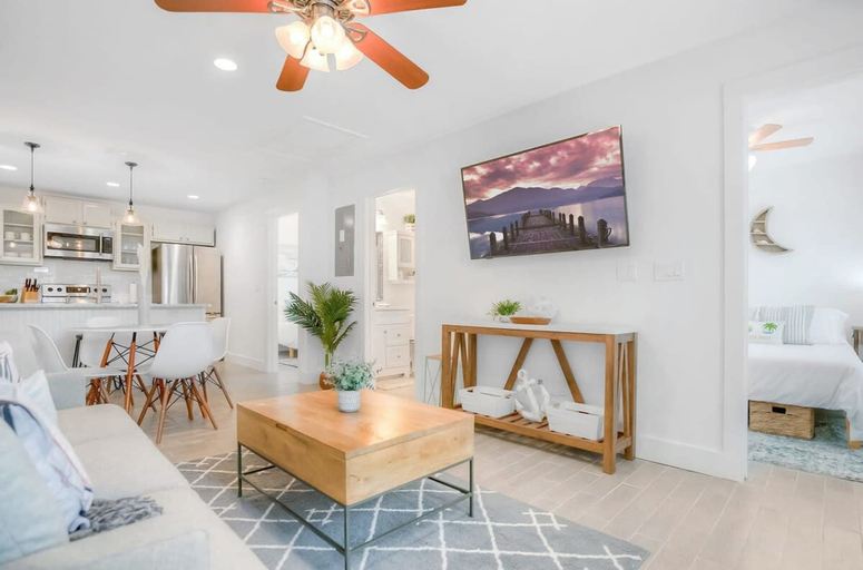 Room 2, 100 Steps to Sand Free Parking Smart TV Patio, Saint Johns