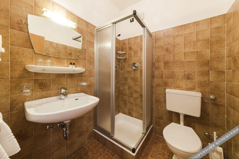 Bathroom 4, Zum Hirschen Boutique Hotel Val di Non, Bolzano