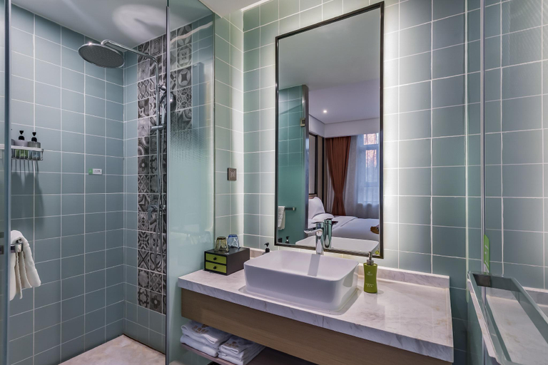 Bathroom 3, Beijing Huashang Hotel, Beijing