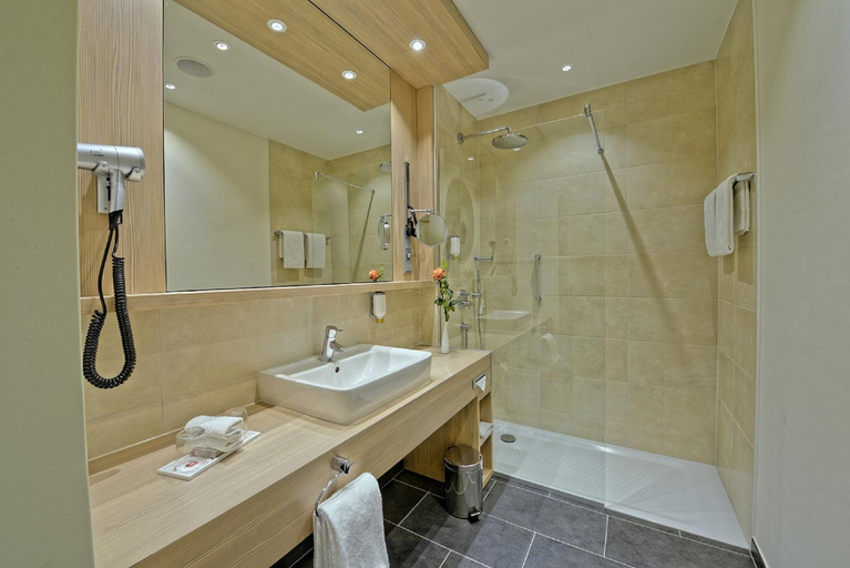 Bathroom 4, H+ Hotel Stade Herzog Widukind, Stade