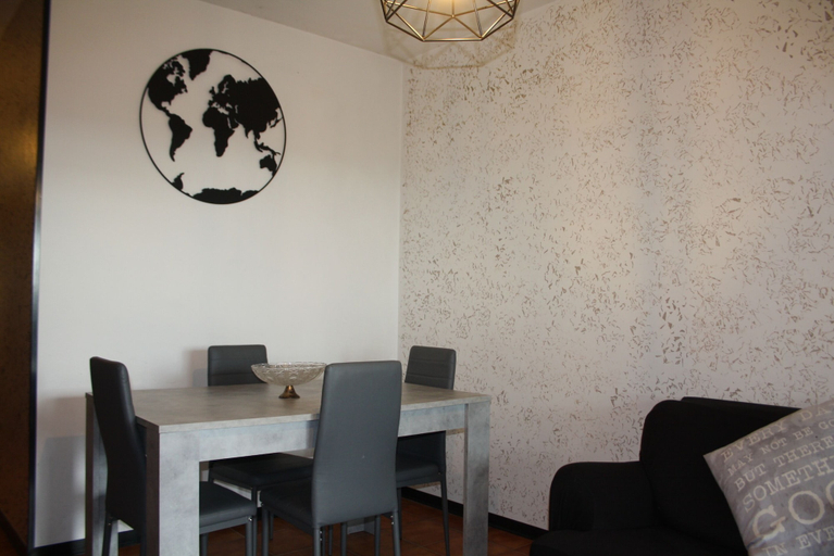 Others 5, Apiro 11 Apartment, Rome