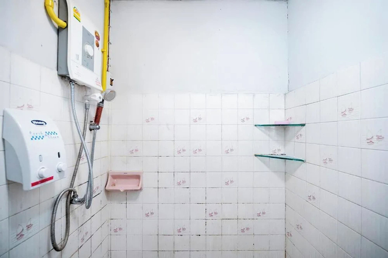 Bathroom 4, Ali Hostel, Ratchathewi