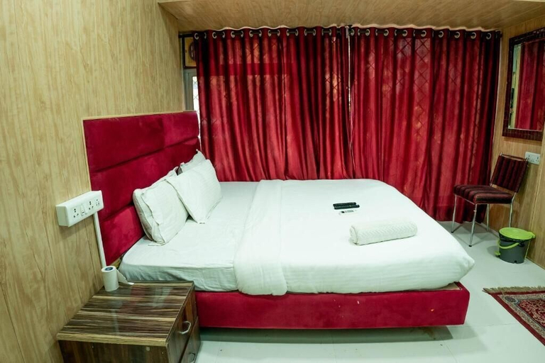 Bedroom 4, Lokhandwala Residency by Glitz Hotel, Mumbai Suburban