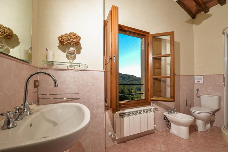 Bathroom 3, Villa Casale di Rosa Large Private Pool, WiFi, Lucca