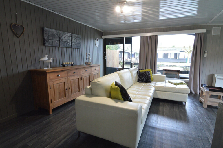 Bedroom 4, Modern Waterfront Chalet, Antwerpen