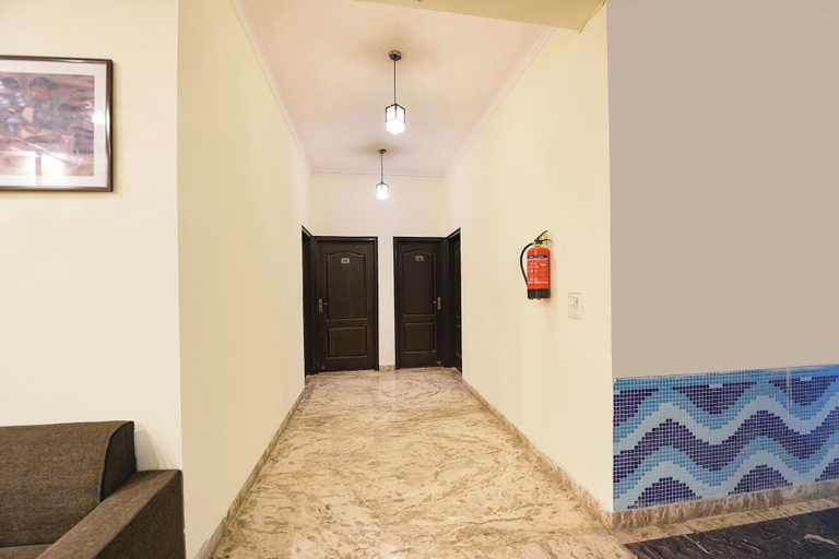 Others 5, FabExpress The Eden Roc, Gautam Buddha Nagar