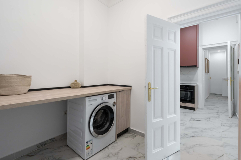 Room 3, Elegant 3BR Retreat - Steps Away Cismigiu Gardens, Municipiul Bucuresti