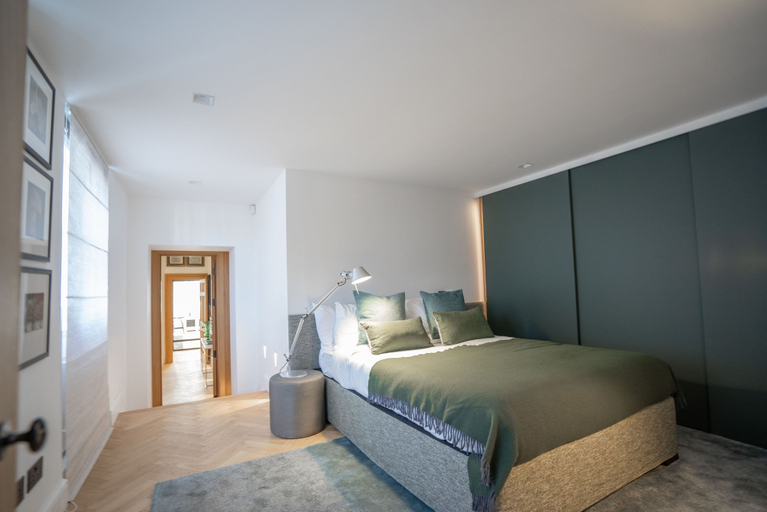 Room 3, Cadogan Square - 2 Bedroom Apartment V, London