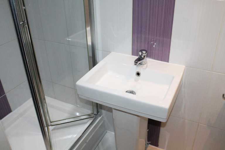 Bathroom 2, Clapham South Dudley Hotel, London