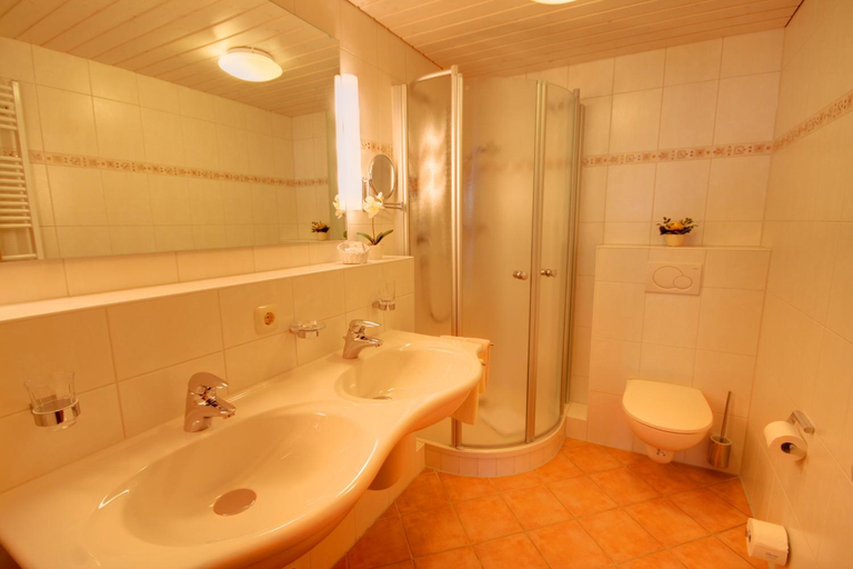 Bathroom 3, Hotel Garni Schellenberg, Oberallgäu
