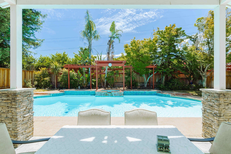 Sport & Beauty 4, @ Marbella Lane - Blissful 4BR Home w/ Pool in SJ, Santa Clara
